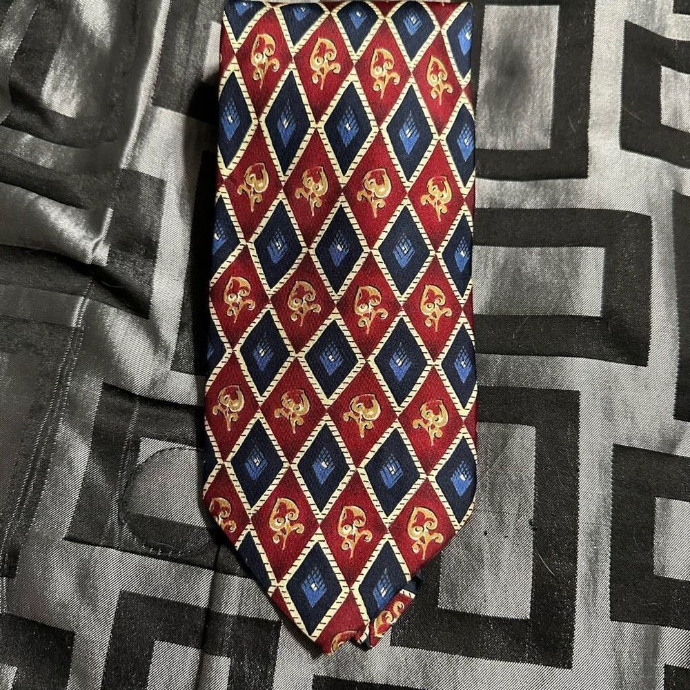 Irvine Park Red/Blue/Creame Diamond detail neck Tie‬ 100% Silk Great condition!‬